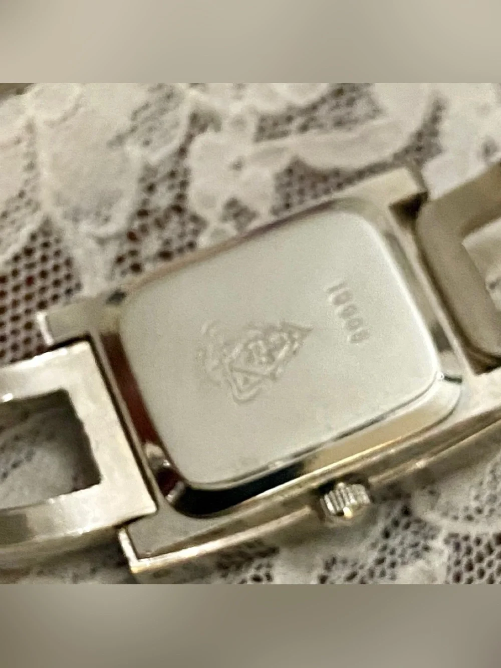 Gucci 90001 Quartz Silver Tone with Rhinestones Bangle Ladies Watch